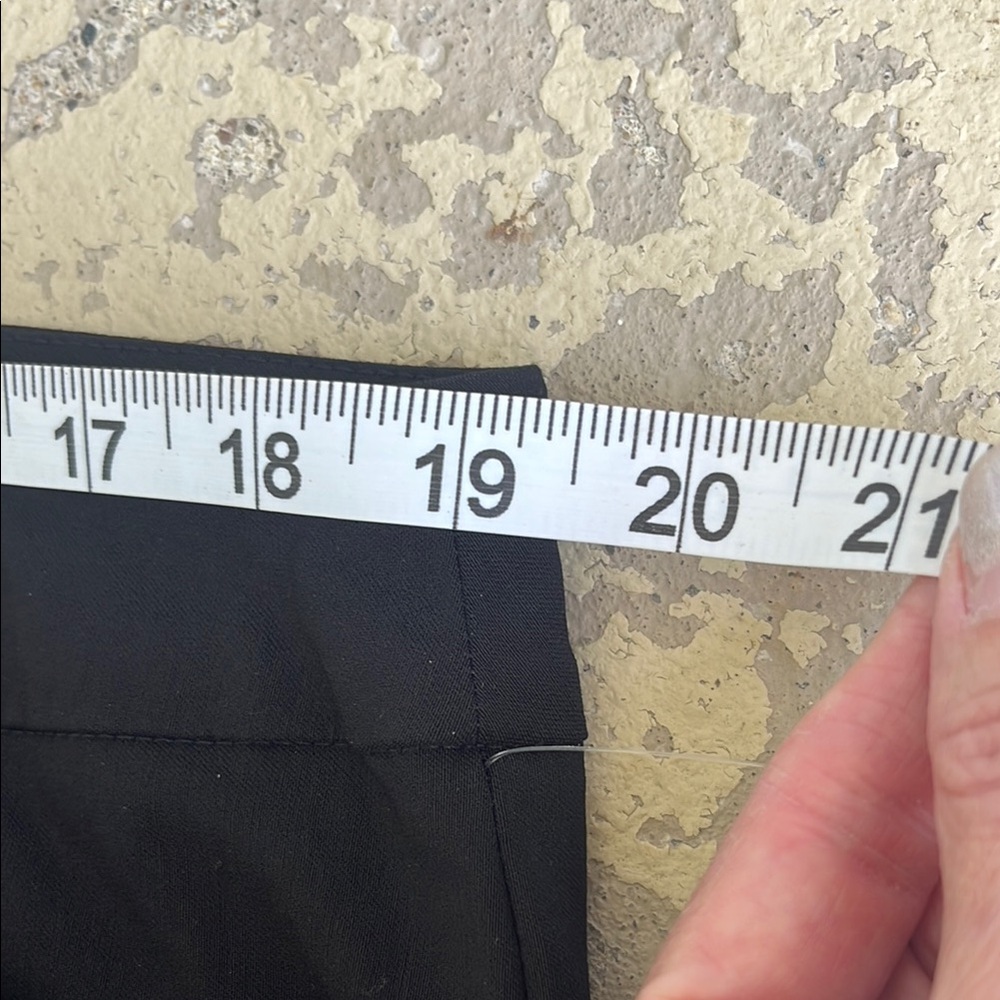 Time and Tru classic Women's Black Capris - Picture 10 of 14